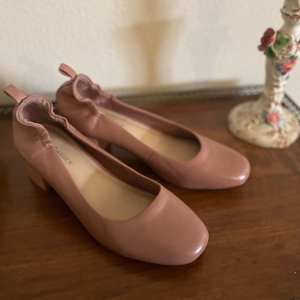 Blush pumps with square heel